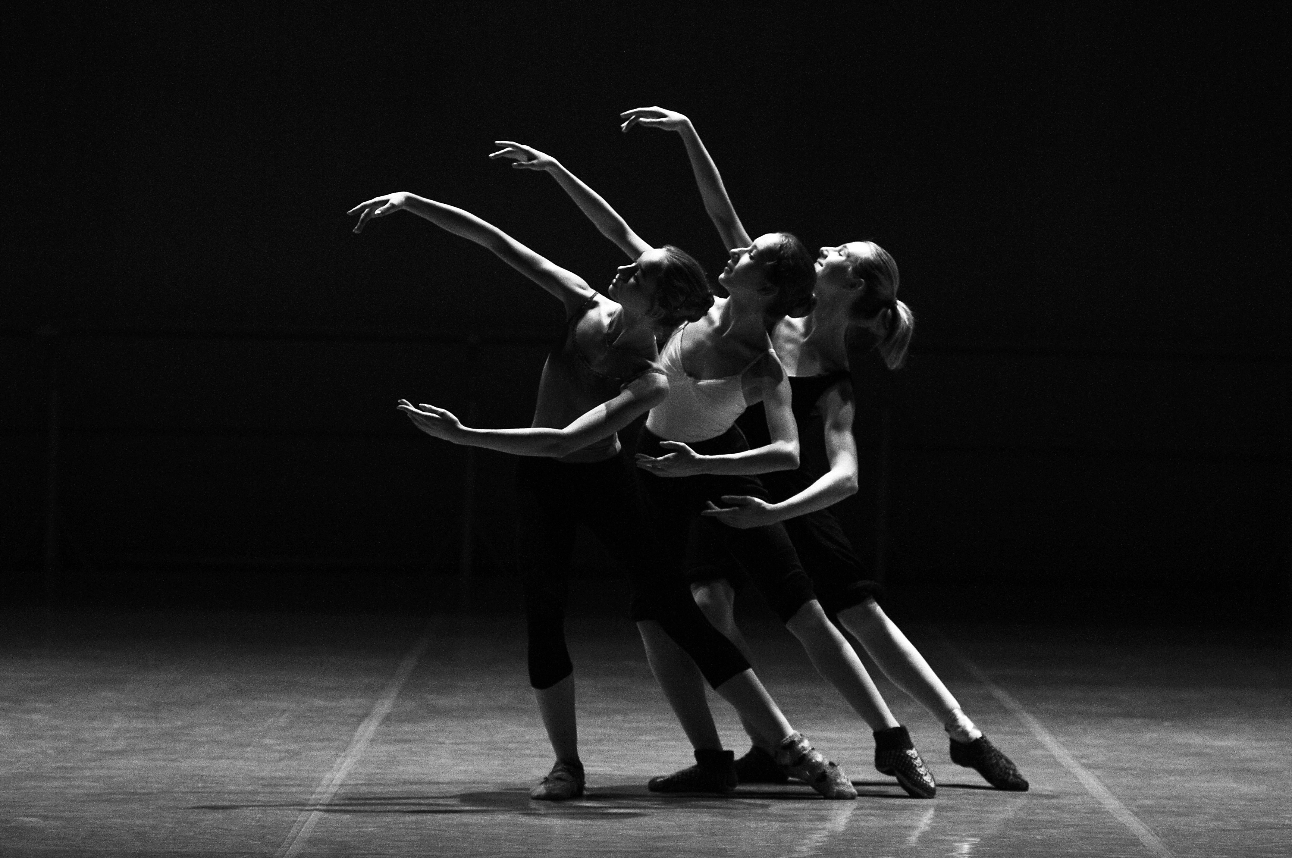 ensemble dancing and group dynamics